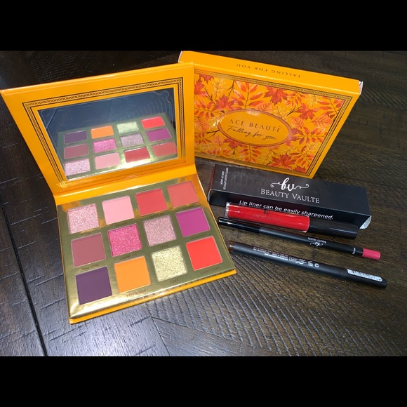 SOLD!! Eyeshadow palette + liquid liner + lip color - Picture 1 of 5